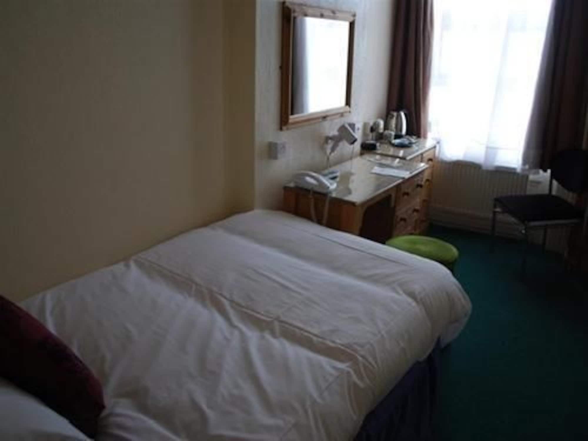 แลนส์ดาวน์ โฮเทล Ltd Hotel เฮสติงส์ ภายนอก รูปภาพ